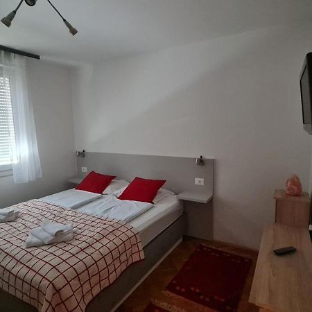 Appartement Sara à Mostar Extérieur photo